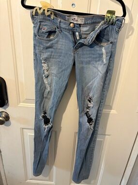Hollister Women's Light Wash Ripped Skinny Jeans